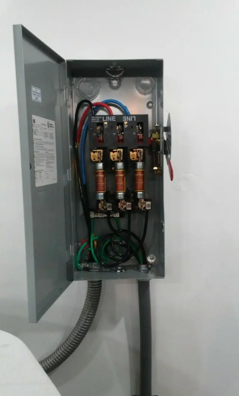 Three-phase disconnect switch installed for Smoke Detector Installation in Pine Bluff